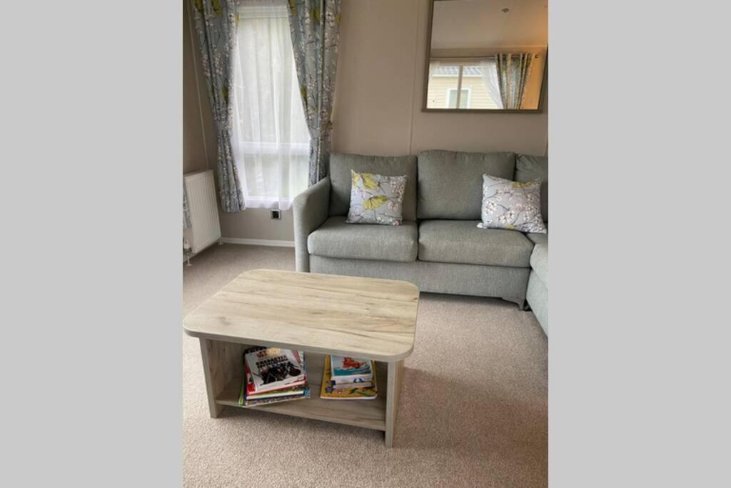 Glade Lodge- North Devon Coast, Bideford Bay Caravan Park Bagian luar foto